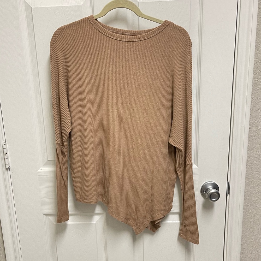 NWT Sen Claxton Asymmetrical Hem Pullover